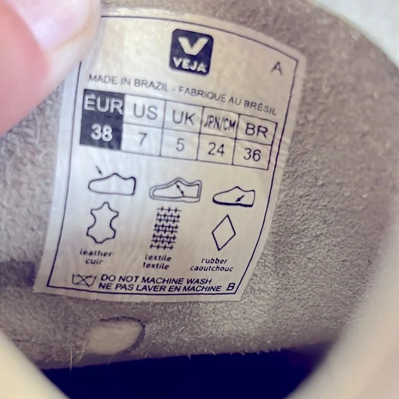 Veja V-10 Women's all White and‎ cream Leather Sneakers Euro 38 is size 7
